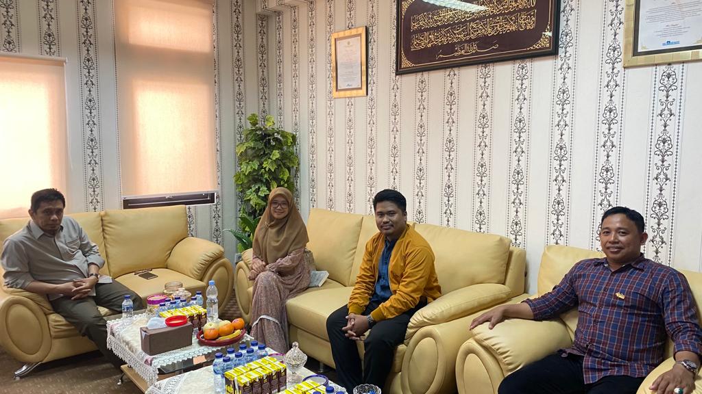 Dekan Fakultas Syariah dan Hukum Menerima Kunjungan Erni Yusnita Yusuf Dari Italia-Eropa