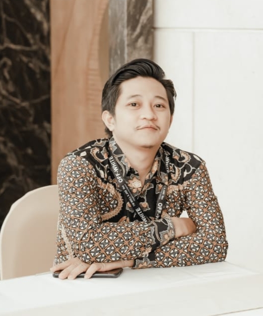Ahmad Fathona, S.H